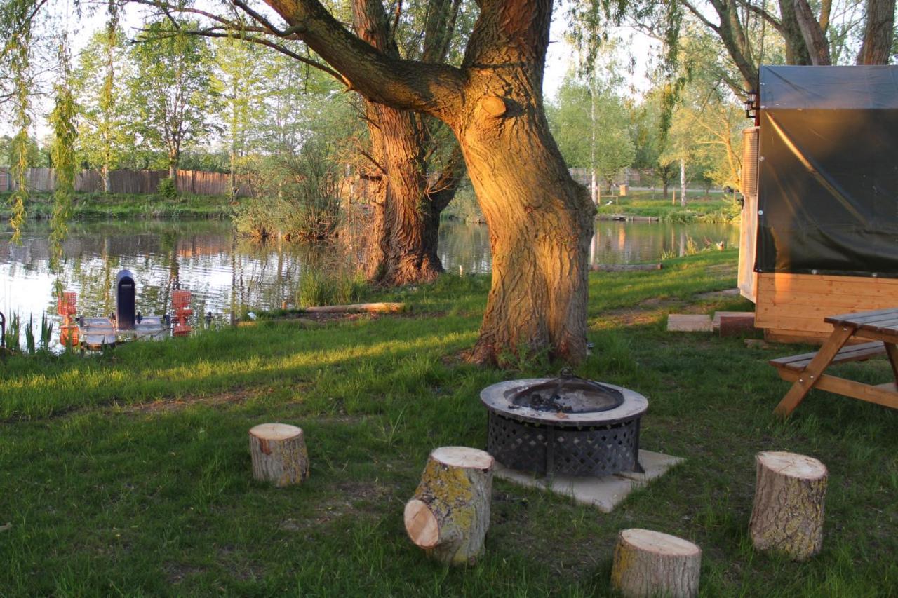 فندق Rum Bridge "Patsy'S" Family Glamping Pod كلير المظهر الخارجي الصورة