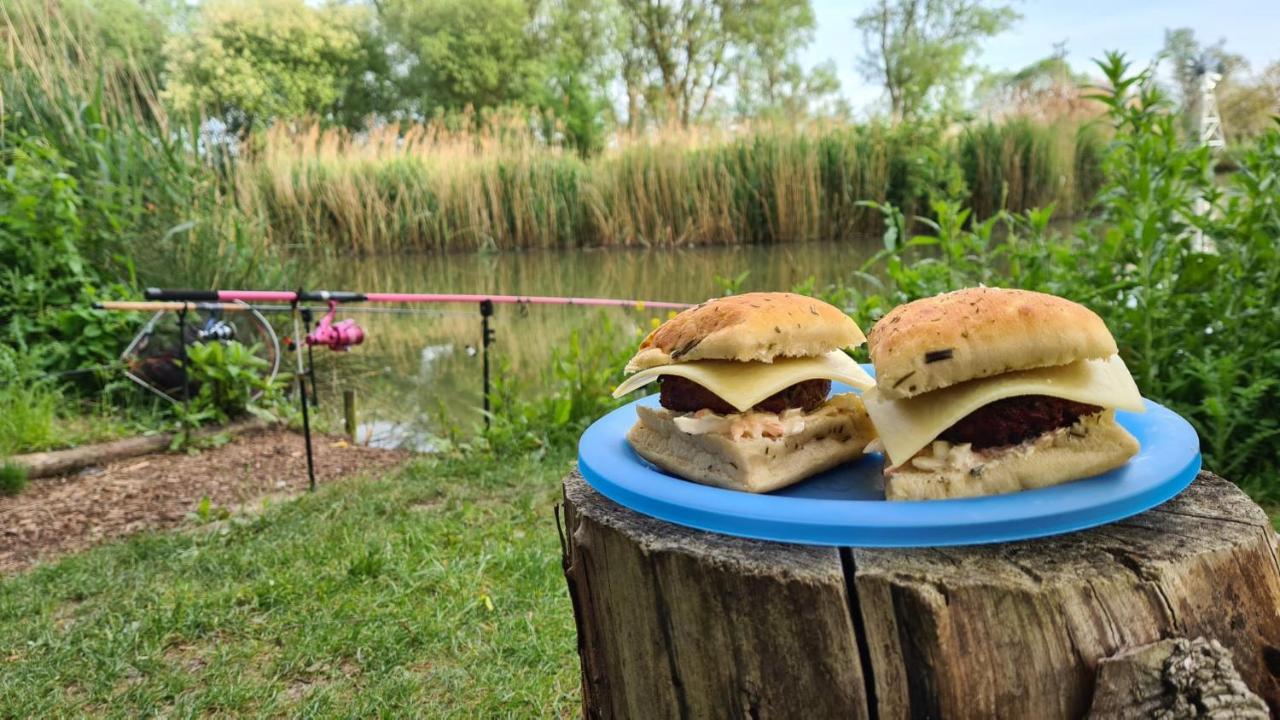 فندق Rum Bridge "Patsy'S" Family Glamping Pod كلير المظهر الخارجي الصورة